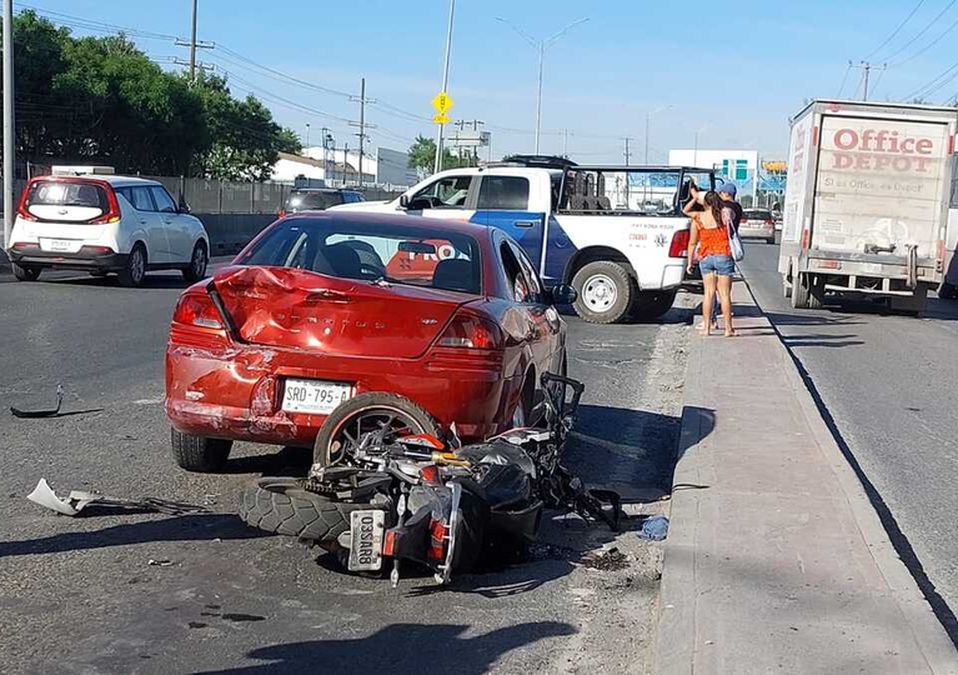 Accidente en carretera a Laredo en Escobedo / Leyda Estrada