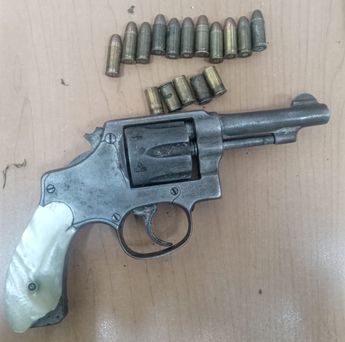 Arma asegurada al detenido. | Cortesía