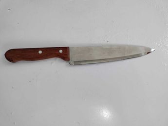 Cuchillo utilizado por el detenido para presuntamente agredir a su pareja. | Cortesía