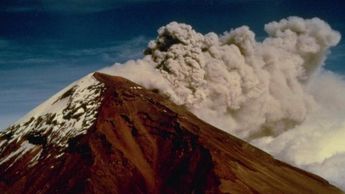 El volcán Popocatépetl inició su etapa eruptiva más reciente en 1994 y desde entonces ha registrado varias explosiones | Cenapred