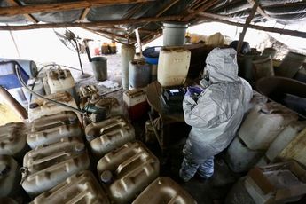 Tres hectáreas de bidones, mangueras, cubetas y precursores, entre otros materiales encontrados. | Ariel Ojeda