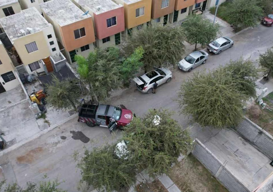 La camioneta de alta gama fue localizado abandonado frente a una vivienda. | Agustín Martínez