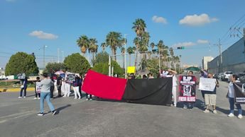 Integrantes de la manifestación acusan que Rafael Olivos Hernández, secretario general del SNTSS, no vela por la base trabajadora.