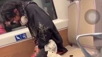 Captan a sujeto orinando en el Tren Interurbano México-Toluca