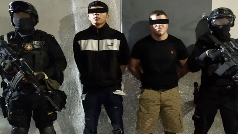 Detienen a dos presuntos miembros de célula criminal en Juárez, NL