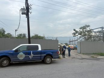 Movilización de cuerpos de auxilio en la subestación en la colonia Casa Bella. | Pedro Delgado