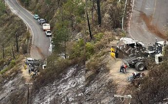 Así quedó la camioneta que cayó a la Sierra de Santiago. | Especial