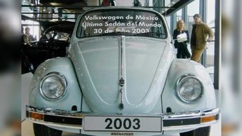El último vocho fabricado en la planta de Volkswagen en Puebla, y el último en el mundo, salió el 30 de julio de 2003 | Especial