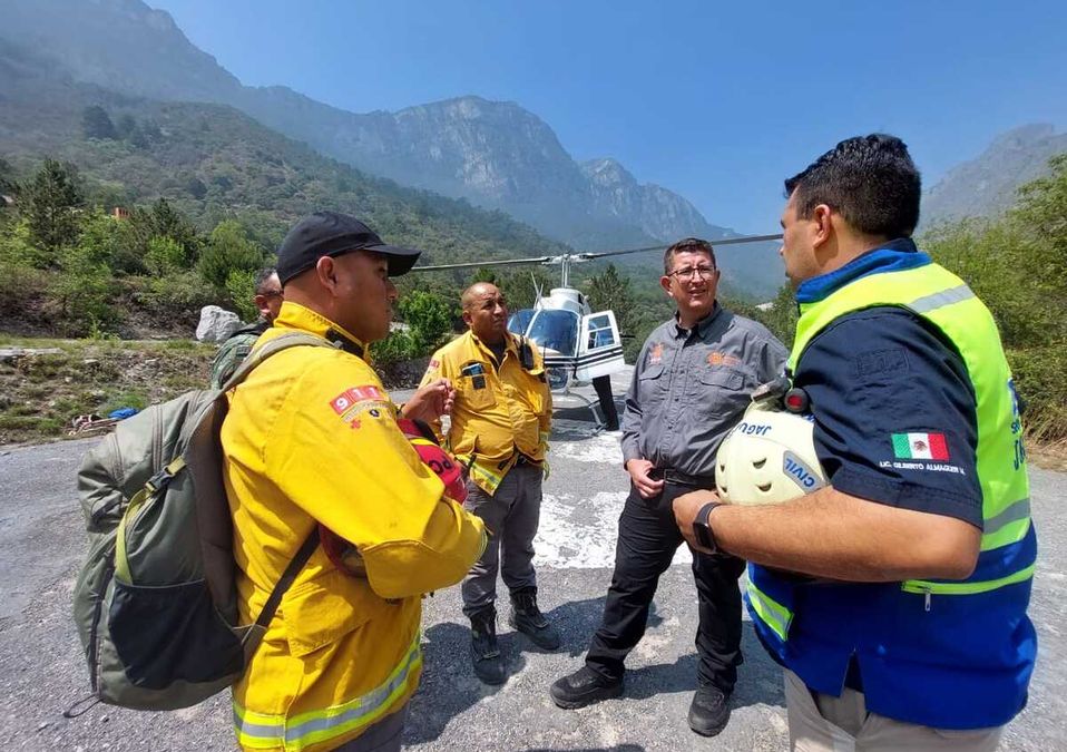Brigadistas controlan incendio forestal en límites de Nuevo León y Coahuila. / Cortesía