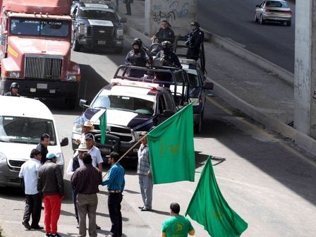Manifestantes suelen tomar la autopista México-Puebla como medida de presión hacia las autoridades / Es Imagen