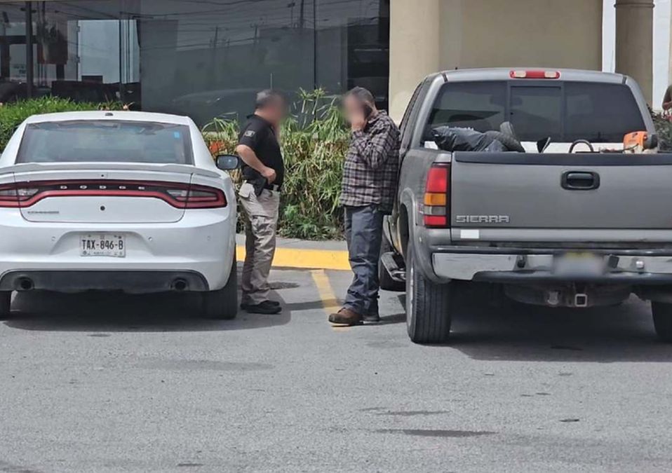 Los sujetos armados dispararon a las llantas de la camioneta del afectado en la autopista Monterrey-Nuevo Laredo. | Fabricio Gallegos