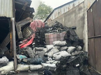 Escombros luego del incendio de la bodega de carbón. | Marcela Cuevas