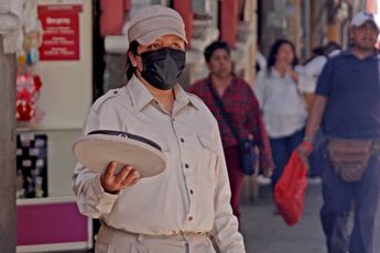 Mujeres organilleras en la calle 5 de Mayo | Melanie Torres