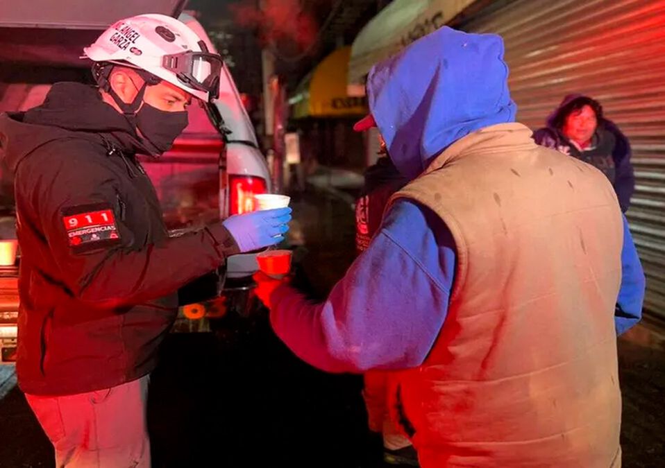 Operativo Carrusel: entregan cobertores y chocolate caliente tras bajas temperaturas en NL
