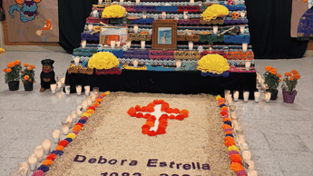 Altar en homenaje a Débora Estrella