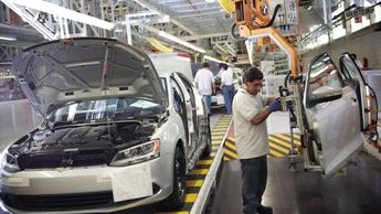 El contraste entre el sólido crecimiento acumulado de ambas firmas y el ajuste en los envíos de Audi durante el mes de mayo | Es Imagen