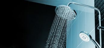 Hombre detenido por grabar en la ducha con un bolígrafo cámara a cuatro mujeres 