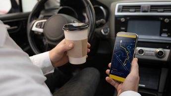 Algunas opciones permiten a los usuarios negocial el precio con los conductores. | Foto: Freepik