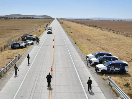 La ruta más segura y recomendada para llegar a San Miguel de Allende desde la CdMx es la autopista de cuota México–Querétaro.