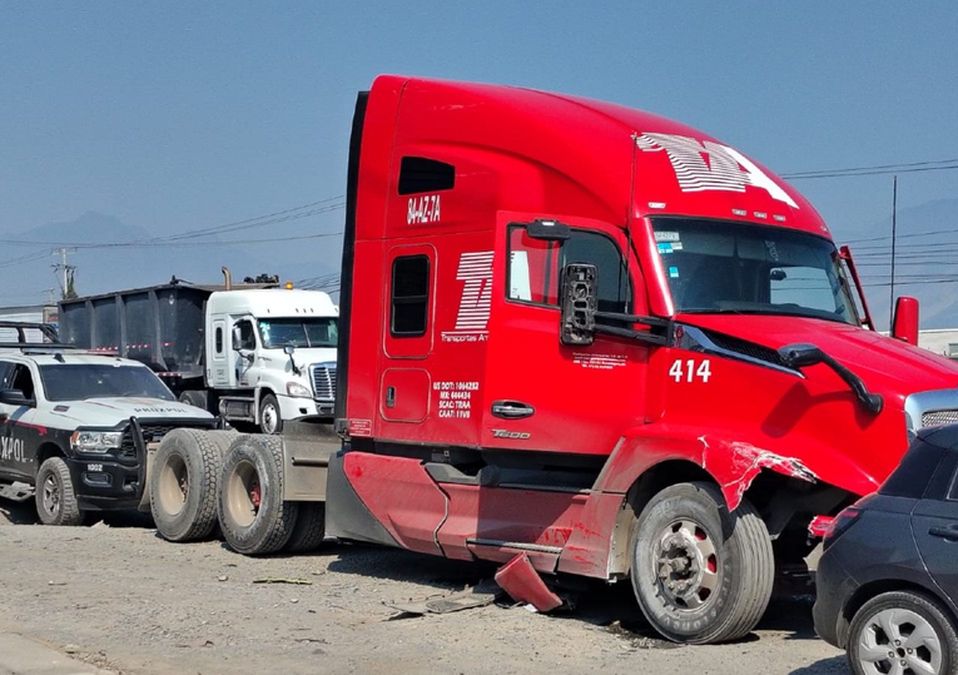 Uno de los sujetos lo sometió y lo ató de las manos