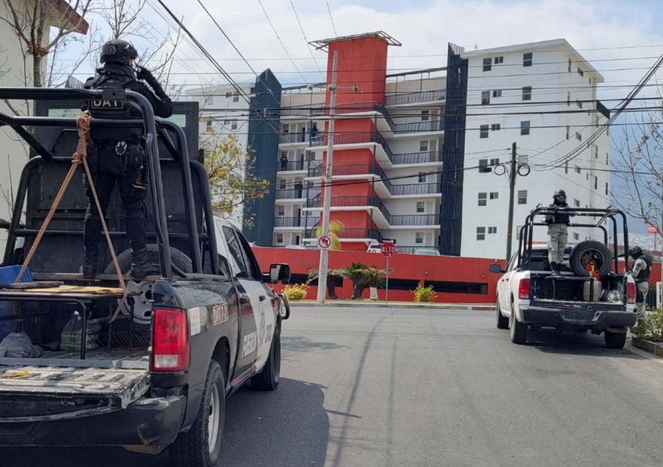 Catean edificio de departamentos en la colonia Valle de los Cedros. / Agustín Martínez
