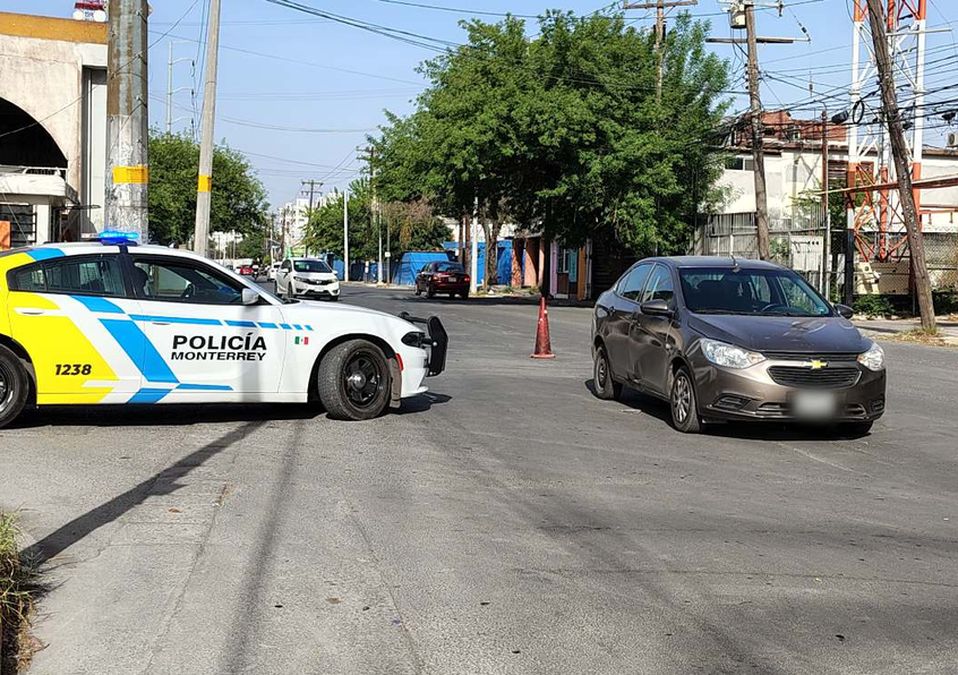 Personal del Instituto de Criminalística y Servicios Periciales de la Fiscalía de Nuevo León acudió al sitio luego de la detención. | Marcela Cuevas