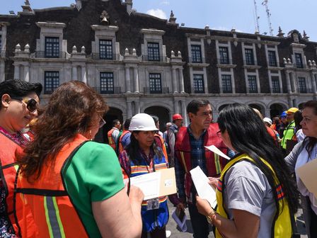 Tras un sismo, Protección Civil evalúa el estado de los edificios antes de que la gente vuelva a ocuparlos | Cuartoscuro