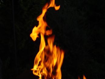 El fuego no logró extenderse a otros locales de la plaza comercial. | Archivo