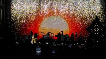 La banda The Killers se acompañó de tres voces femeninas en los coros. | Tadeo Gómez