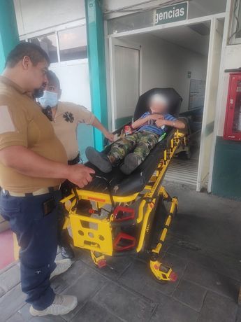 El menor fue trasladado a un hospital para atender sus lesiones en cuerpo y rostro. | Especial
