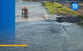 Mega fuga de agua potable en colonia Misión Real en Apodaca, NL | Especial