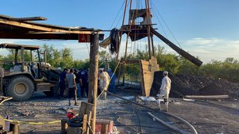 Al momento hay entre 150 y 200 personas de los 3 órdenes de gobierno y de gente de la organización de mineros en los trabajos de rescate./ Cuartoscuro