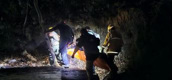 Cuerpo del hombre de 66 años siendo trasladado tras su rescate | Telediario