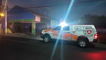 Una bodega abandonada se incendió en el Centro de Monterrey. | Fabricio Gallegos