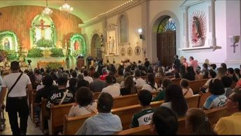 Feligreses participaron durante el día en las celebraciones religiosas realizadas en el templo del Ojo de Agua. | Jesús Villegas