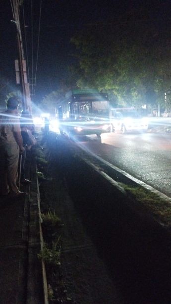 La unidad no volvió a encender y dejó a los usuarios al interior de la unidad al llegar a Ixtapa. | Redes sociales