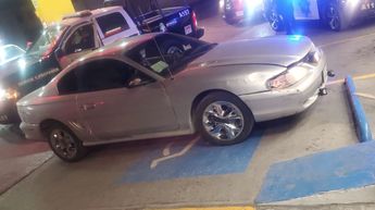 El responsable fue detenido a bordo de un automóvil Mustang. | Cortesía