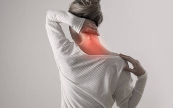 ¿Cómo aliviar el dolor de cuello? / Istock