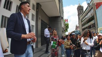 Yahir García compartió los avances de la investigación con sus compañeros que lo apoyan / Melanie Torres