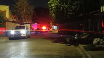 El pistolero huyó del lugar mientras que vecinos del sector pidieron el apoyo de cuerpos de rescate y policíacos. | Israel Santacruz