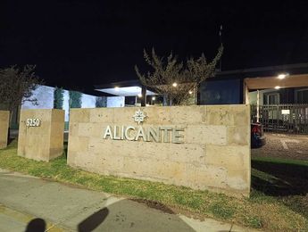 Exterior de la vivienda donde madre e hijo fueron asesinados | Telediario
