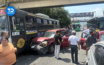 Autobús choca en el Centro de Monterrey