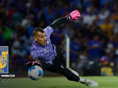 Nahuel Guzmán fue clave en el duelo ante Cruz Azul / @TigresOficial