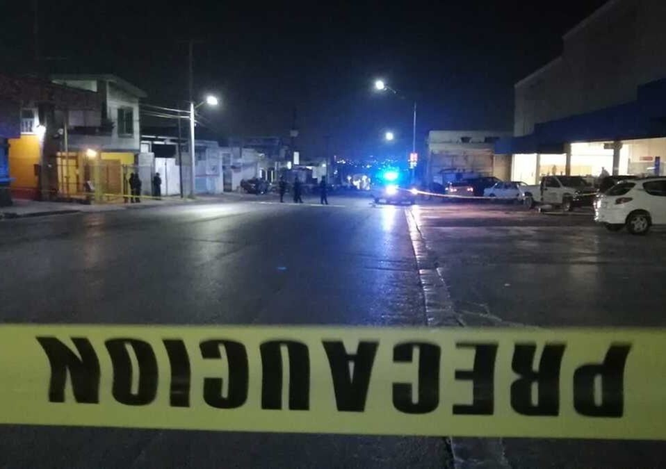Hombre atropella a dos personas en Guadalupe. / Miranda Arias