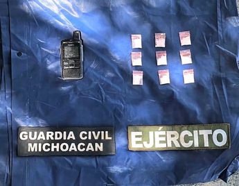 Se les confiscó un dispositivo para comunicarse, lo que alertó a las autoridades como informantes. | Guardia Civil Michoacán