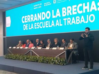 La secretaria de Educación y el secretario de Economía estuvieron presentes en el evento. | Sandra González