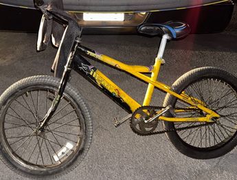 El hombre detenido en Monterrey se trasportaba en una bicicleta que fue decomisada por las autoridades. | Cortesía