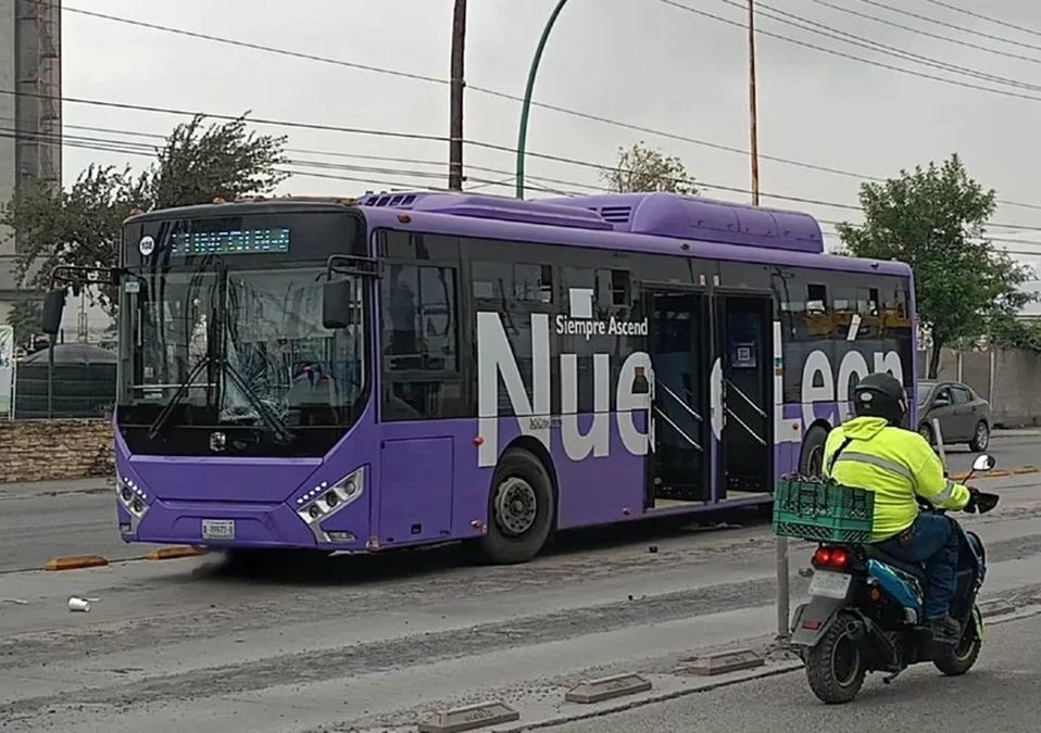 Muere joven al ser atropellado por camión de la Ecovía en avenida Ruiz Cortines