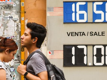 Los bancos cambian los valores del tipo de cambio del dólar en las ventanillas | Cuartoscuro