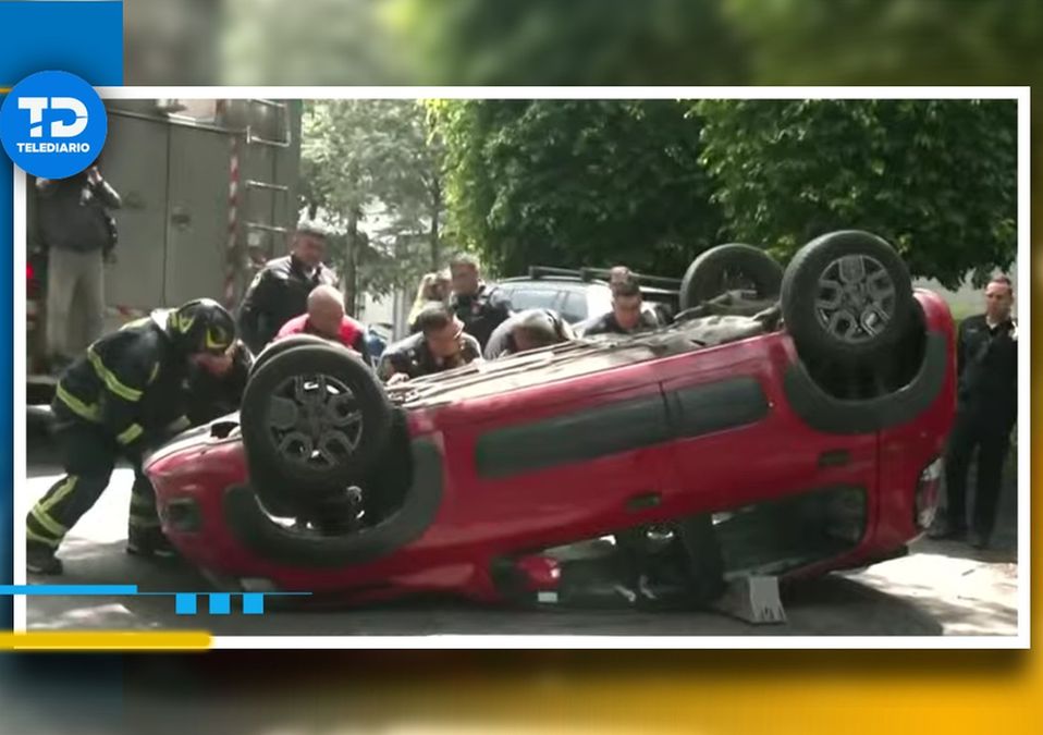Afortunadamente, tras el aparatoso accidente, no hay lesionados | YouTube: Milenio